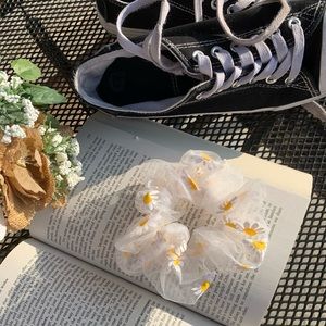 White Daisy Mesh Scrunchies